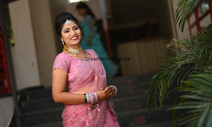 Priyanka Beauty Parlour dhule